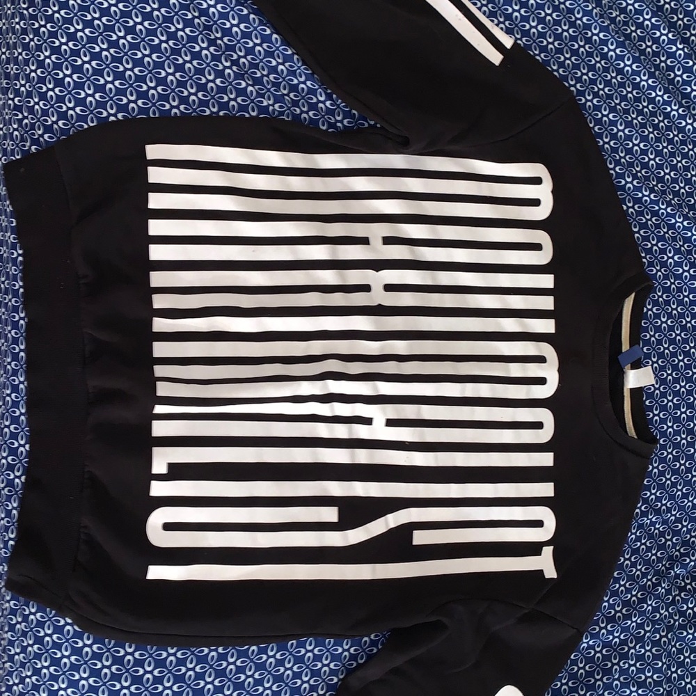 Black and white sweatshirt